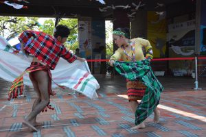 菲律賓的「曼達維市立科技中學舞團」（Mansci DanceCompany），帶來熱情四射的「部落舞蹈」演出（圖／宜蘭縣政府文化局提供） 